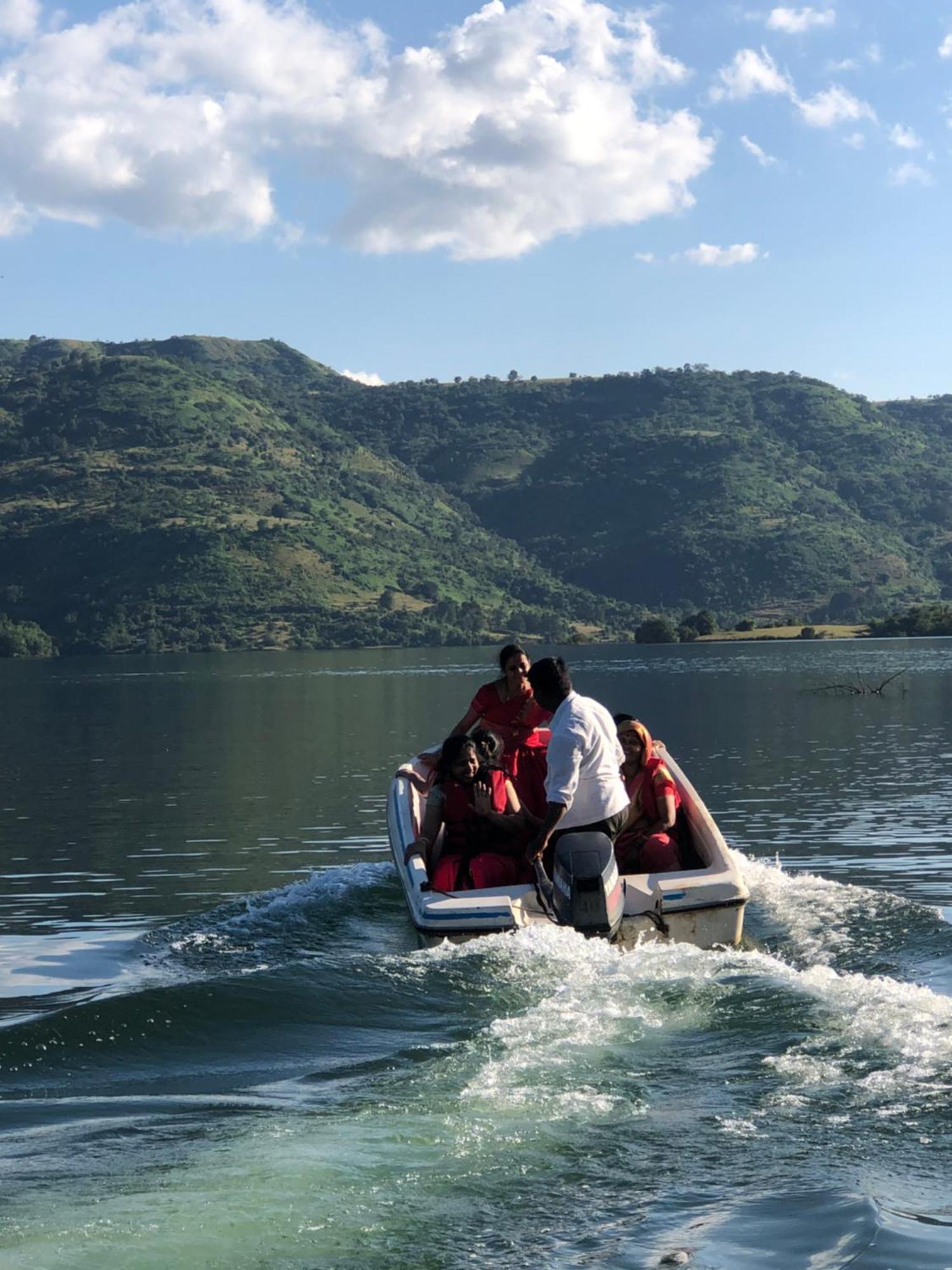 Swiss Lake Resort Lavasa Eksteriør bilde
